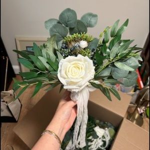 bridesmaids bouquets 2 avail